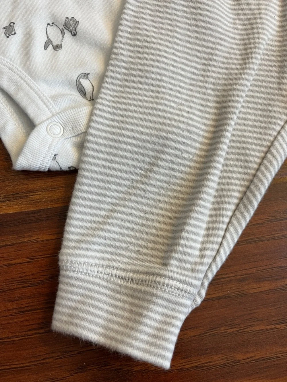 ⭐️⭐️ PICK 5 / $20 Long-Sleeve Penguin Print One-Piece and Pants Set 6M